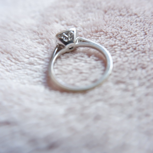 SPENCE 0.22 DIAMOND PROMISE/ENGAGEMENT RING - Picture 6 of 9